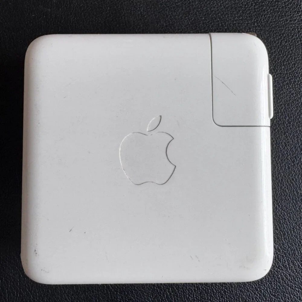 Apple 61W USB-C Power Adapter – MacBook & iPhone Compatible ⚡